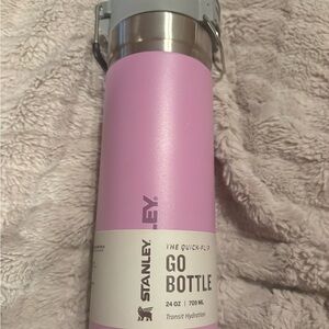 Brand New Stanley Quick Flip GO Bottle 24 oz 
Leakproof  color Lilac